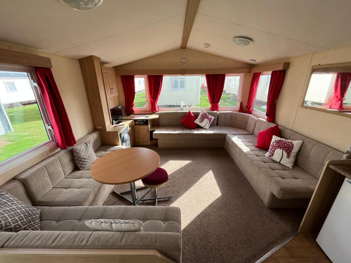 Dunlin 69 ~ California Cliffs Hotel Great Yarmouth Bagian luar foto