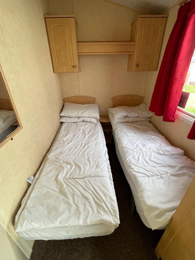 Dunlin 69 ~ California Cliffs Hotel Great Yarmouth Bagian luar foto