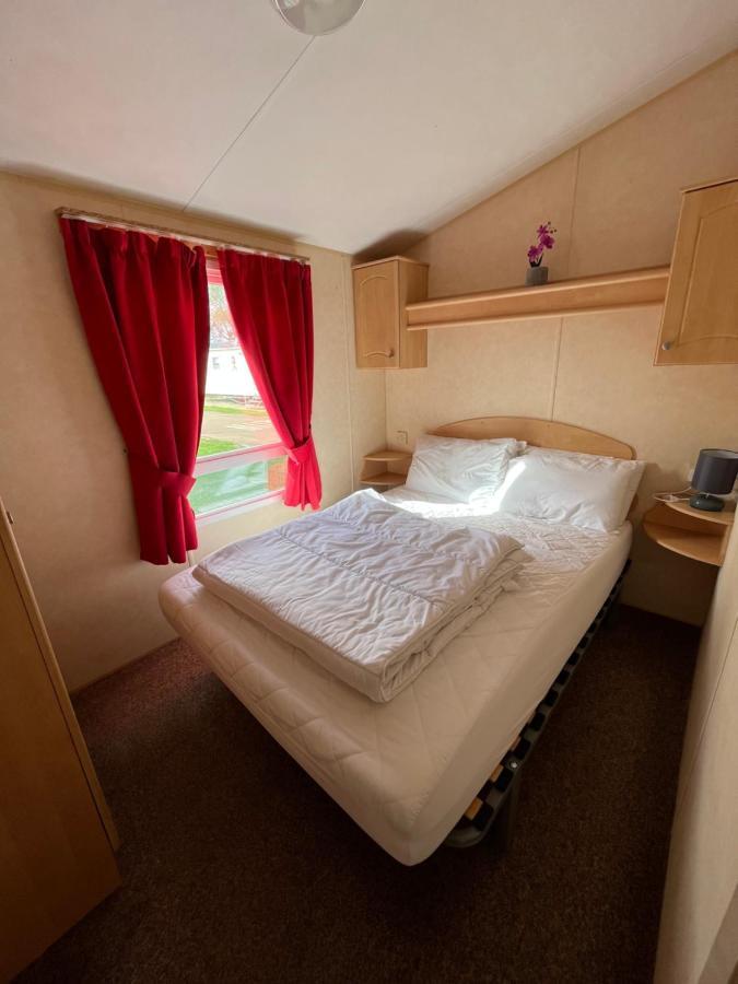 Dunlin 69 ~ California Cliffs Hotel Great Yarmouth Bagian luar foto